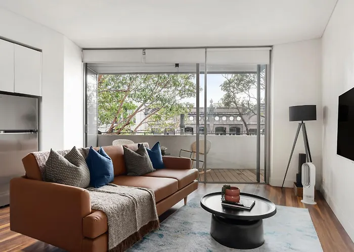 Crown Street Apartments By Urban Rest